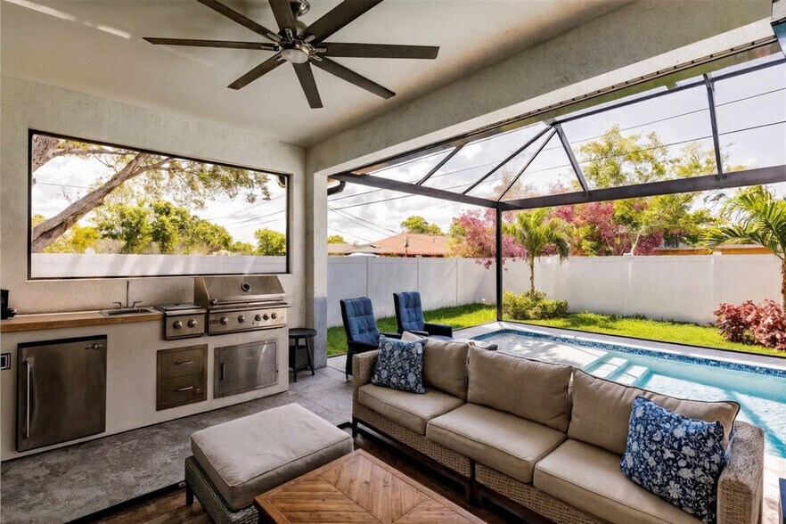 Building Photo - 656 108th Ave N