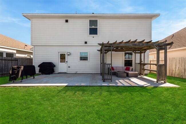 Building Photo - 512 Forest Village Cir