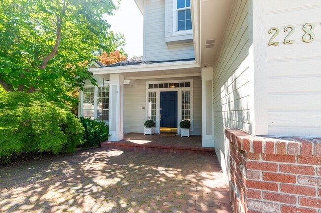 Building Photo - 3 Bed 2.5 Bath In The Heart Of Eagle