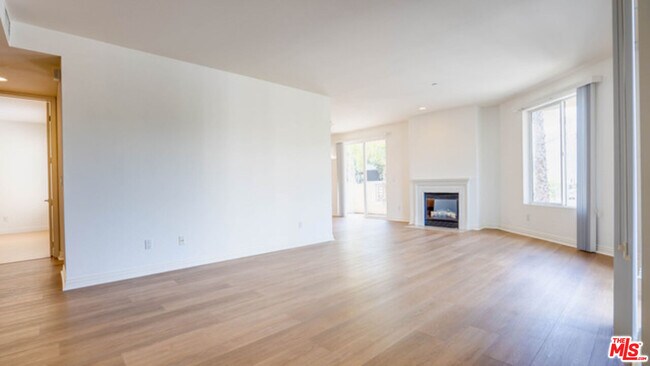 Building Photo - 4100 Wilshire Blvd