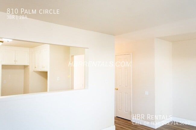 Building Photo - 810 Palm Cir