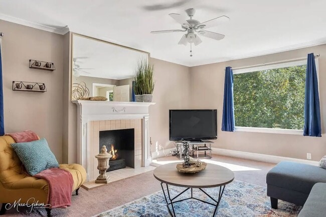 Building Photo - Fairfield Ave - 2 bed 1 Bath Apartment