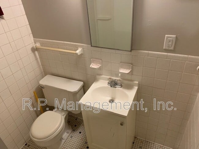 Building Photo - 6621 13th Ave S