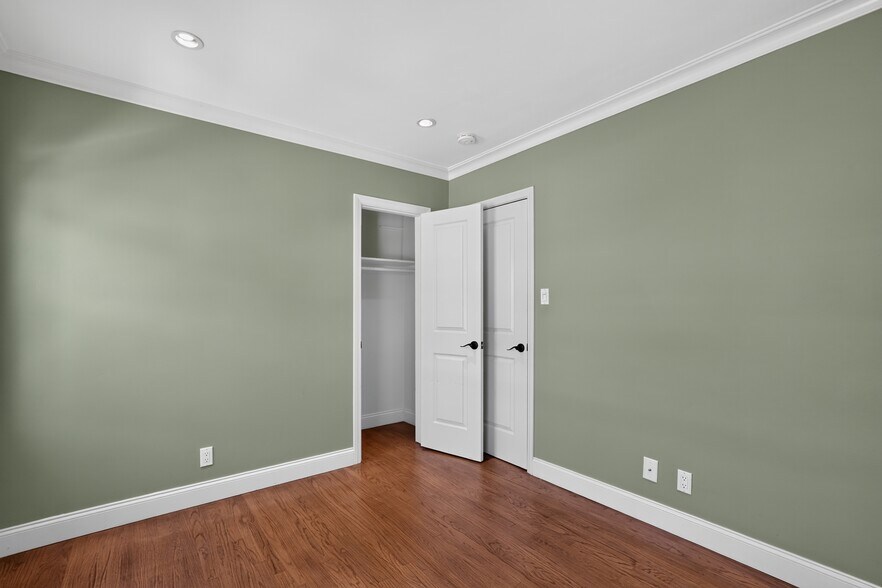Building Photo - 7742 Dunbarton Ave