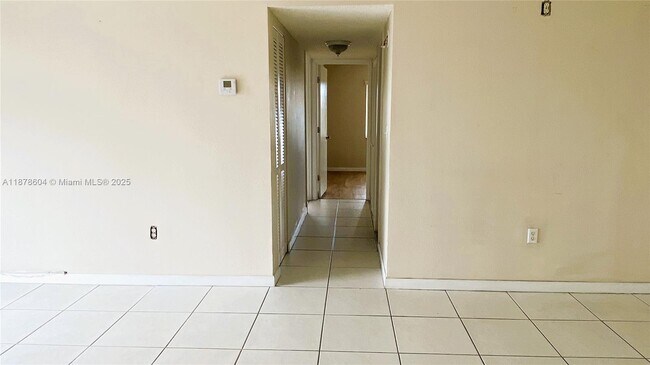 Building Photo - 9350 Fontainebleau Blvd