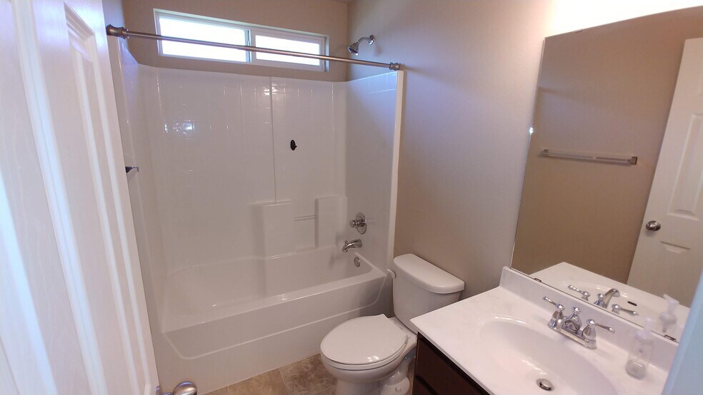 Guest Bath - 1206 Abbey Rdg