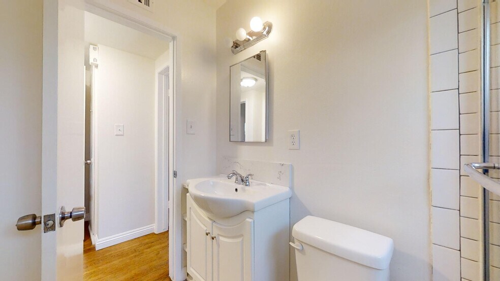 Building Photo - 5558 Emerald St