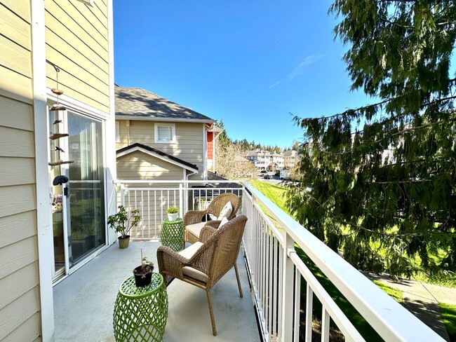 Building Photo - 3bd/2.5ba Sammamish Townhouse