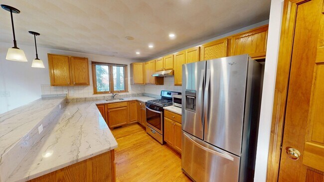 Building Photo - 95 Pleasant St