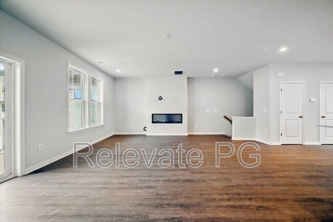 Building Photo - 636 Brookwood Glen Ter