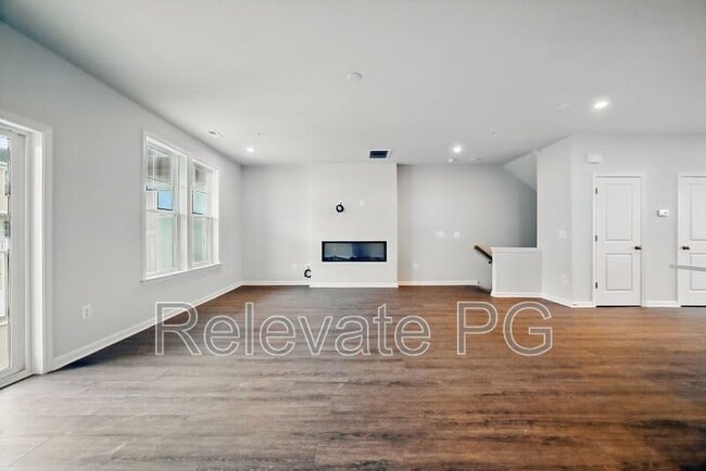 Building Photo - 636 Brookwood Glen Terrace