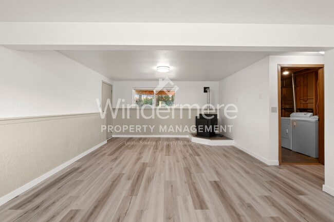 Building Photo - 4-Bedroom 2 Full Bath Home In The Valley -...