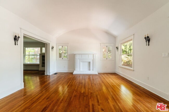 Building Photo - 2170 W 24th St