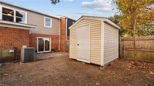 Building Photo - 1072 Level Green Blvd