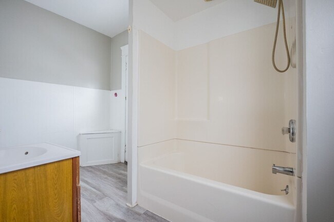 Building Photo - 1022 19th St NW