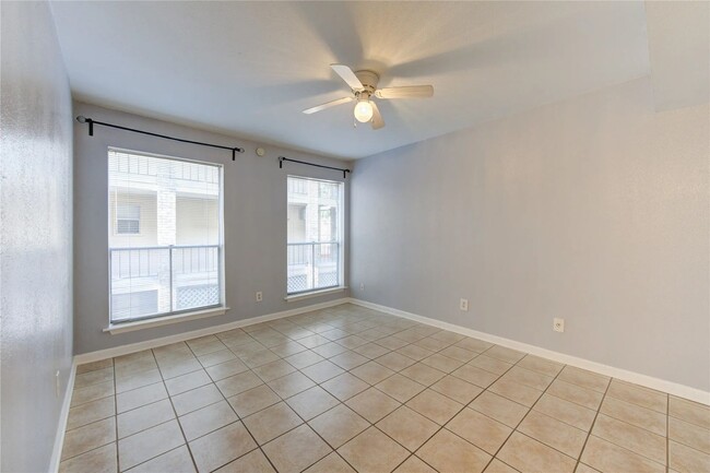 Building Photo - Newly Renovated 1 Bedroom 1 Bathroom  Avai...