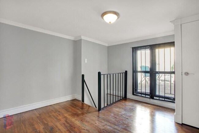 Building Photo - 411 E 12th St