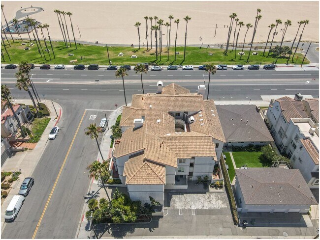 Building Photo - Oceanfront Penthouse in Huntington Beach!!