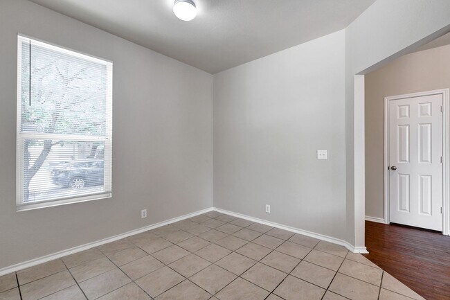 Building Photo - Recently updated 3 bedroom townhome