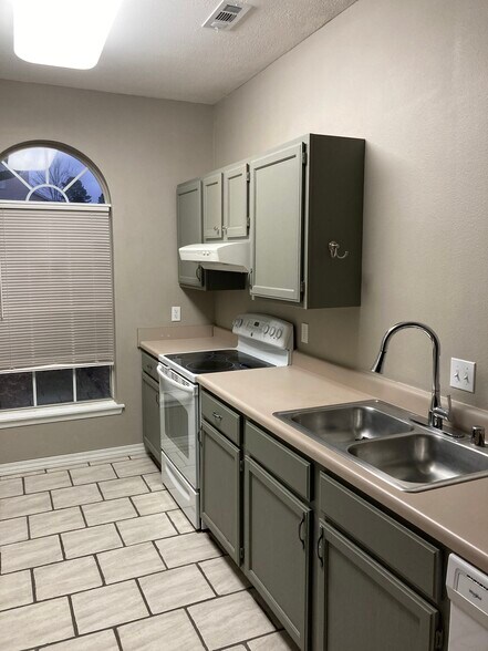 Building Photo - 2963 W Riverridge Dr