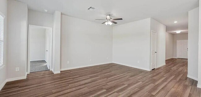 Building Photo - 4 Bedroom, 3 Bath and a Study Bryan in Pla...