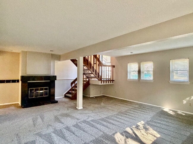 Building Photo - Charming Split-Level Oasis on a Quiet Cul-de-Sac Backing to Greenspace. New Carpet, New Paint and...