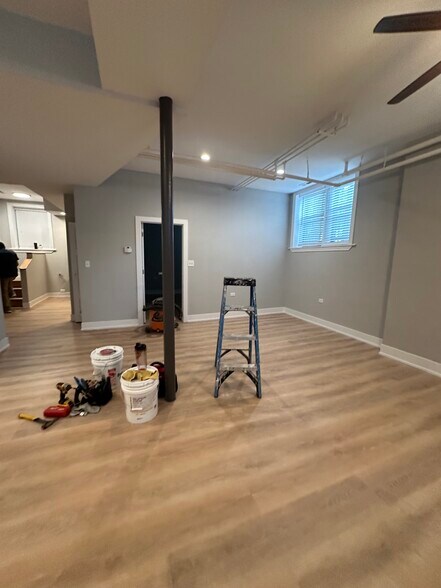 Building Photo - 3513 N Racine Ave