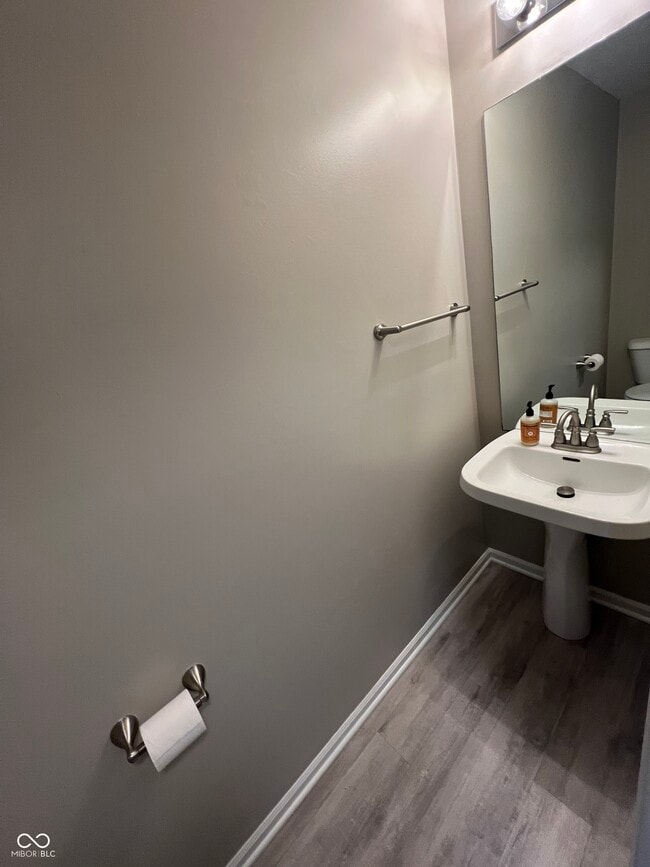 Building Photo - 344 W Columbine Ln