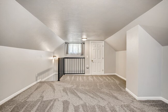 Building Photo - Cozy 1 bedroom updated brick cottage home!