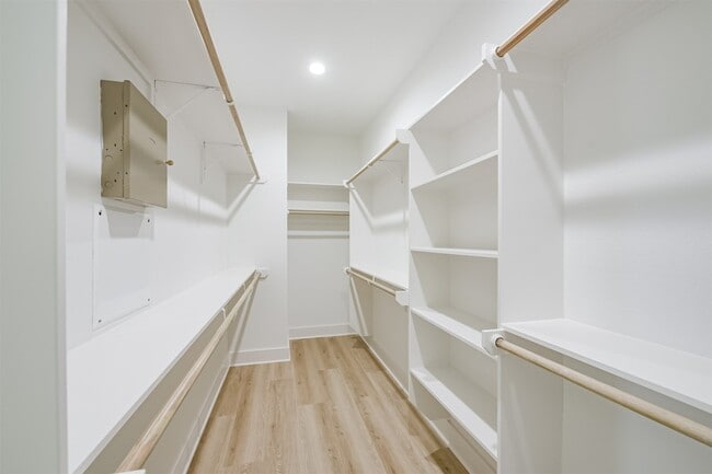 Building Photo - 5630 Balbo St