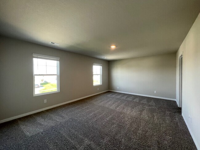 Building Photo - 1090 Bel Aire Ct