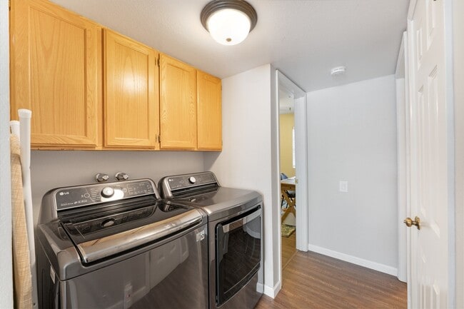 Building Photo - 2 bedroom downtown condo next to the Hospi...