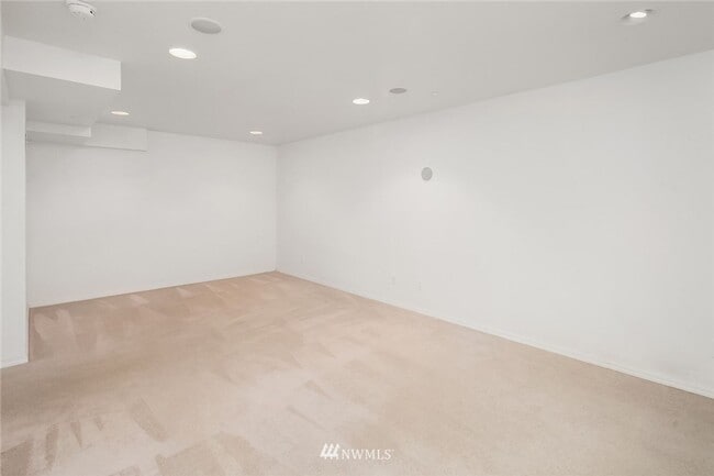 Building Photo - 3Bd/2.5Ba Bellevue Townhouse