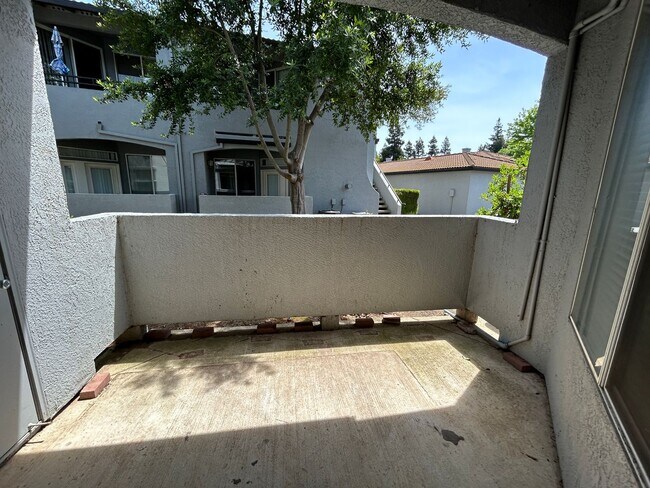 Building Photo - Adorable Condo in Gated Community