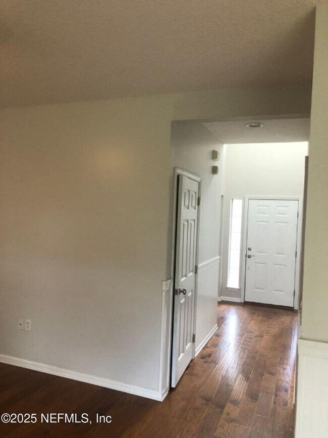Building Photo - 12887 Dunns View Dr