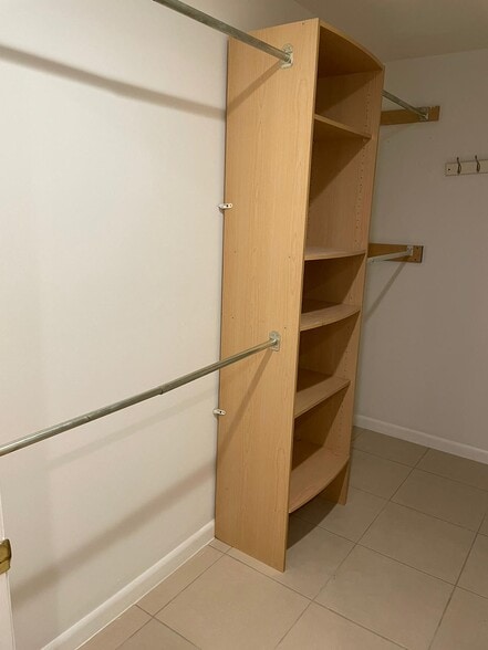 Closet - 4870 Purdy Ln