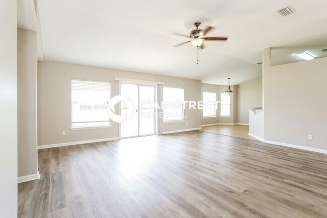 Building Photo - 4 Bedroom Pet-Friendly Home in YULEE, FL with Main Street Renewal