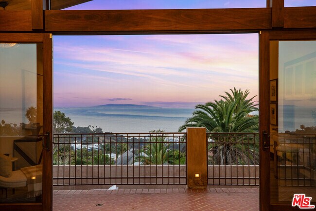 Building Photo - 620 Resolano Dr