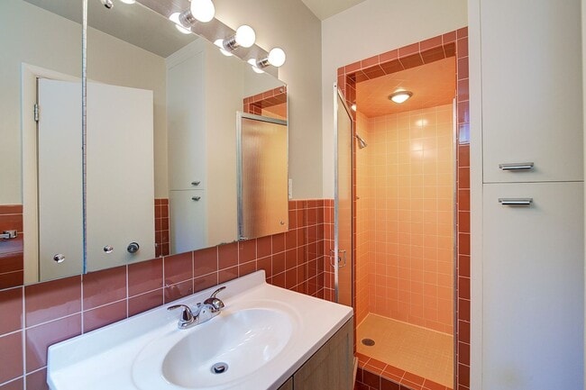 Building Photo - 1605 73rd Ave NE