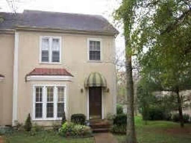 Primary Photo - Spacious Townhouse in Woodlawn Area