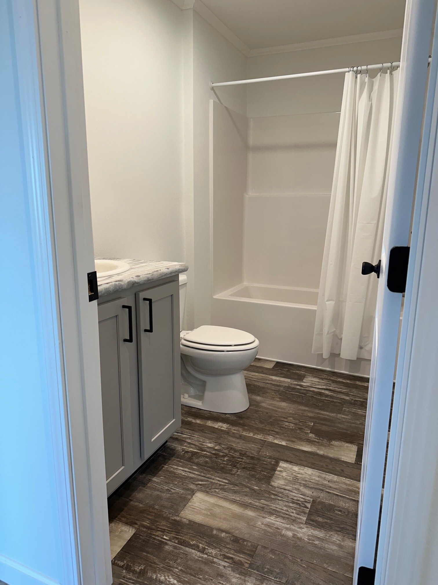 Building Photo - 311 E 36th Pl