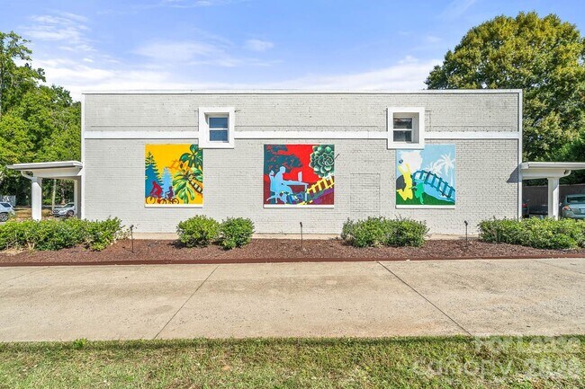 Building Photo - 604 E Iredell Ave