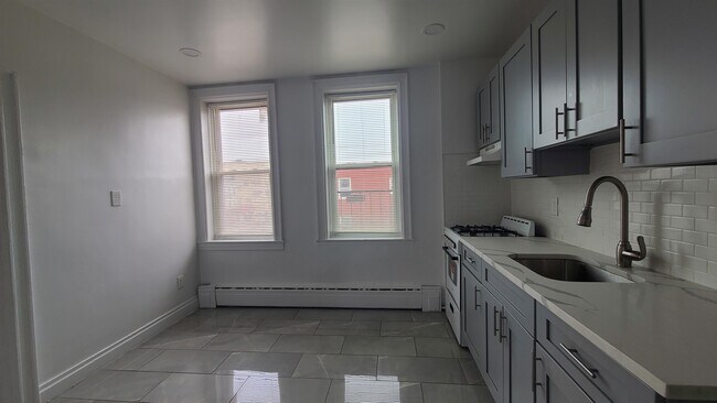 Building Photo - 297 Griffith St