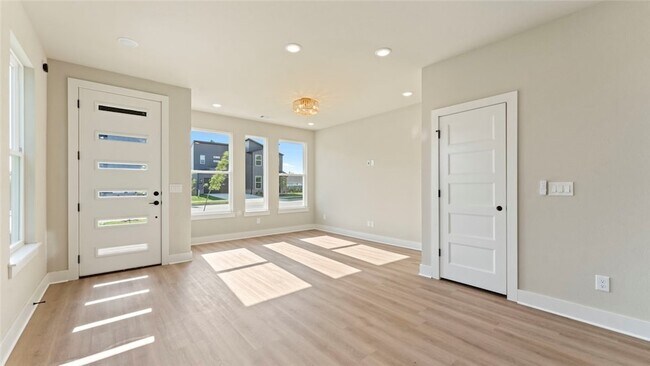 Building Photo - 1303 SW Journey Ln