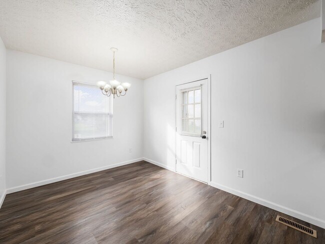 Building Photo - Duke Phillip