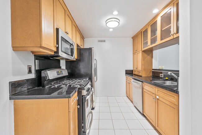 Building Photo - 11640 Woodbridge St