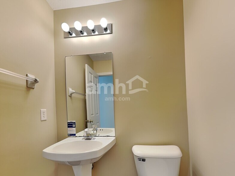 Building Photo - 3455 Lakebrook Ct