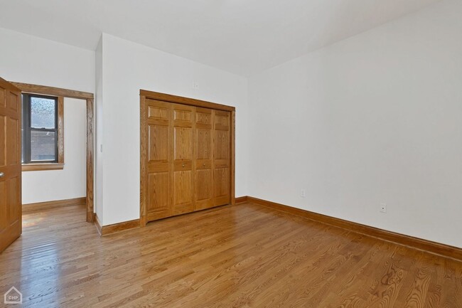 Building Photo - 4544 N Western Ave
