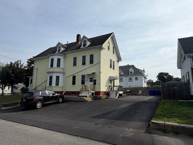 Building Photo - 430 Cohannet St