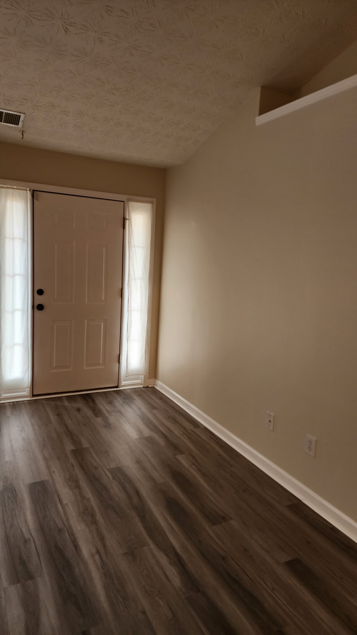 Building Photo - 45 Spring Valley Way